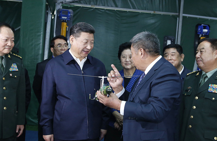 10月19日，中共中央总书记、国家主席、中央军委主席习近平在京参观第二届军民融合发展高技术成果展。